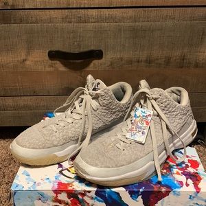 Men’s basketball shoes